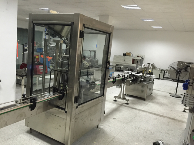 mašina za etiketiranje capping line.jpg