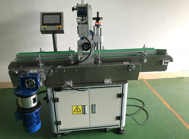 mašina za etiketiranje karmina customized.jpg