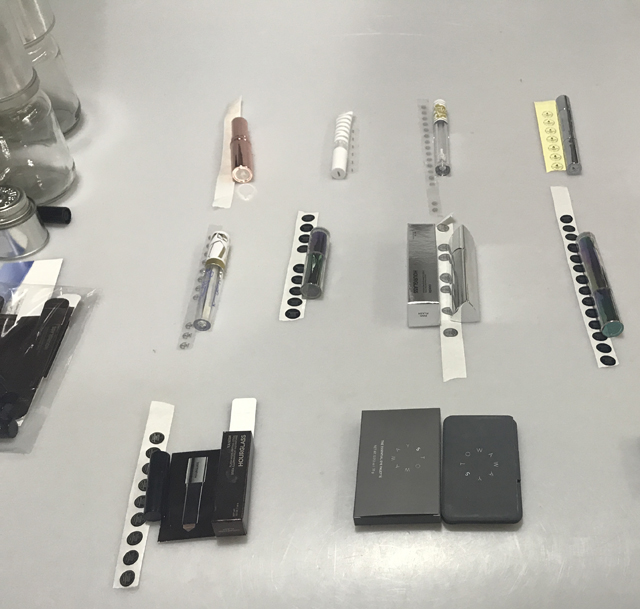 etikete i ruževi kozmetički proizvodi.jpg