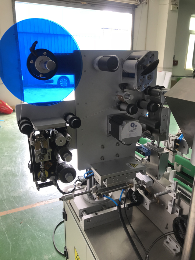 mašina za etiketiranje sa štampačem.jpg