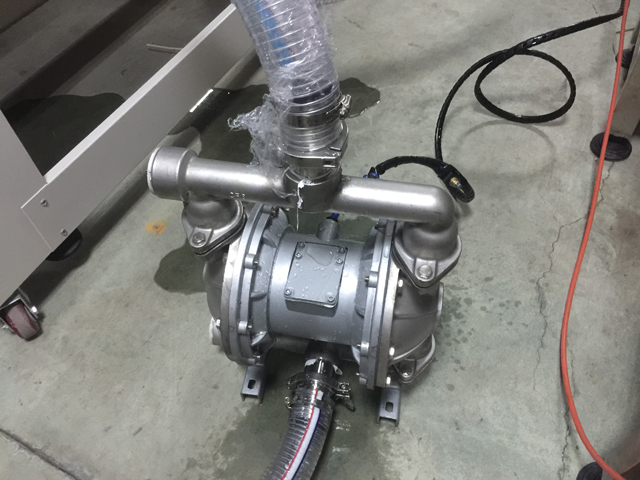 prijenosna pumpa za punjenje materijala (1).JPG