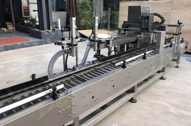 mašina za zatvaranje kante za punjenje ulja.jpg