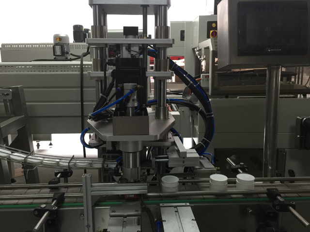 mašina za zatvaranje tegli.jpg