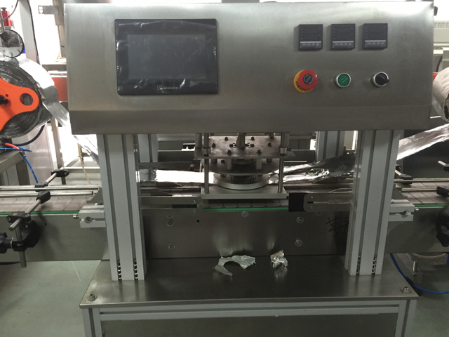 mašina za zatvaranje tegli.jpg