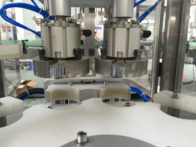 Mašina za vakuumsko zatvaranje.jpg