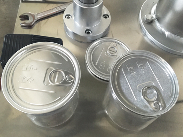 mašina za zatvaranje metalnih konzervi.jpg