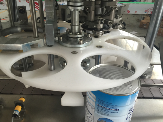 mašina za konzerviranje metalnih limenki.jpg