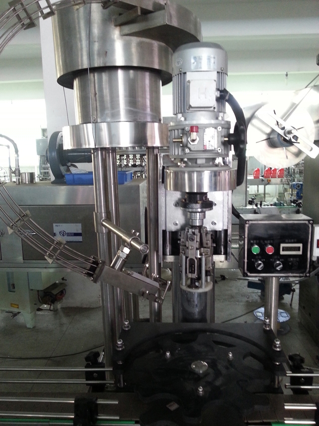 mašina za zatvaranje boca.jpg