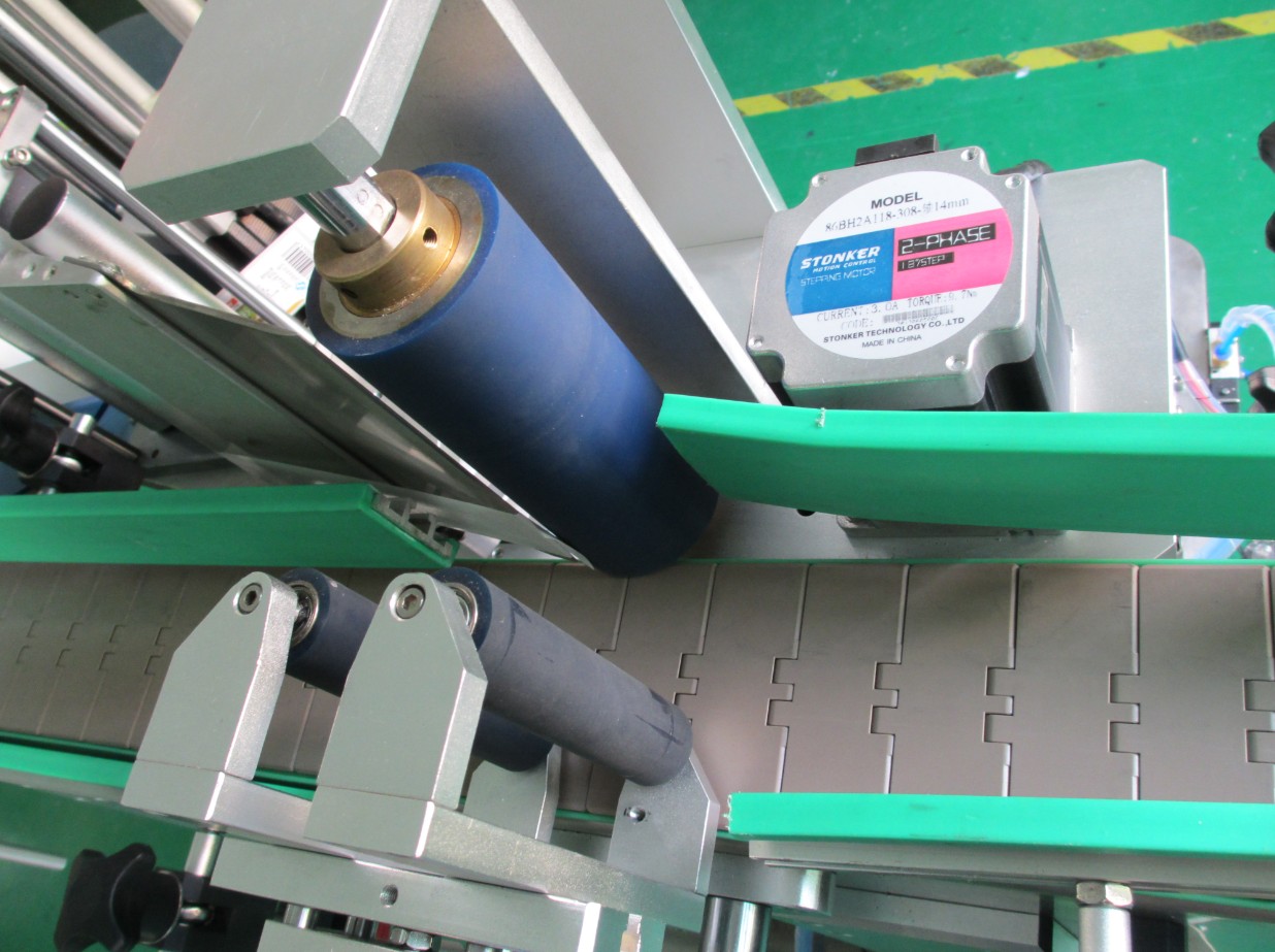 PLC controlling system bottle labeling machine OPREMA ZA OZNAČAVANJE BOCA PLC2.jpg