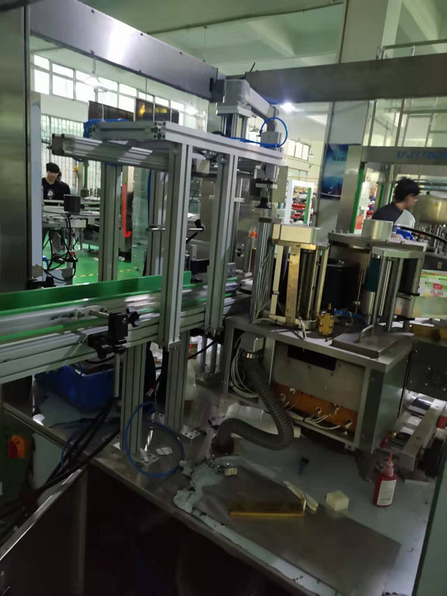 hot Melt labeller.jpg