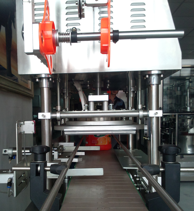 conveyor belt for jars sealing machine valjak za film loading.jpg