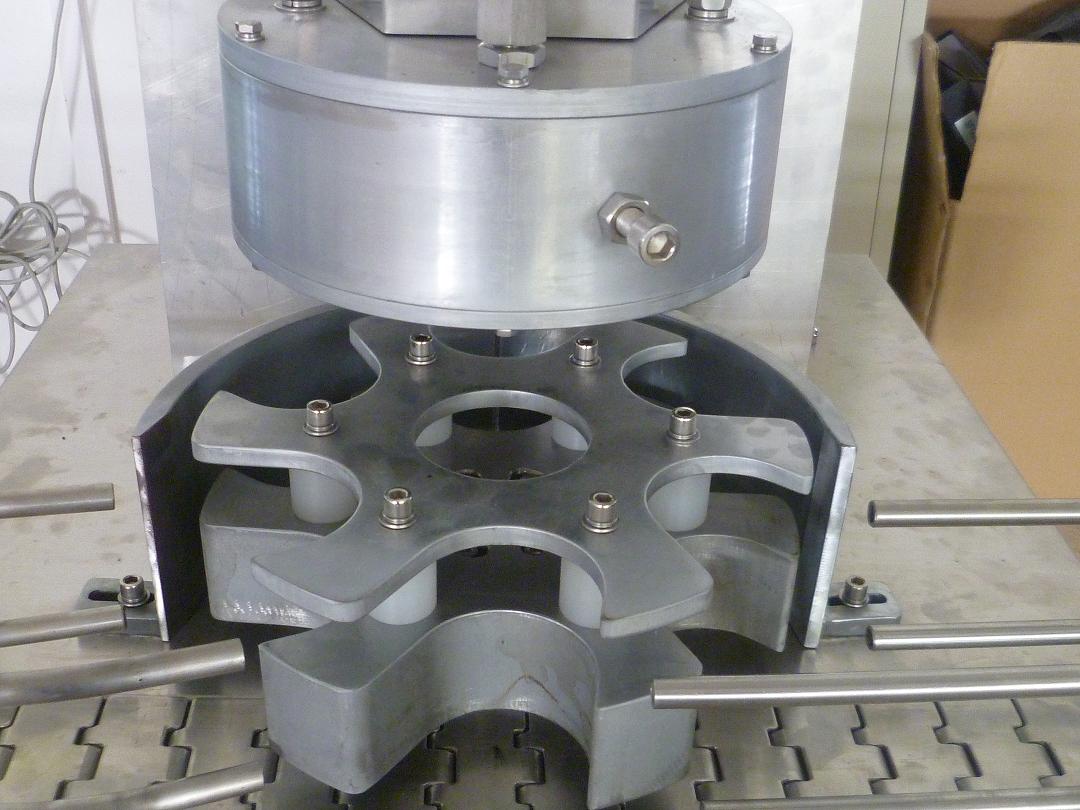 rotary vacuum capper machinery mašina za vakuumsko zatvaranje rotacione glave.JPG