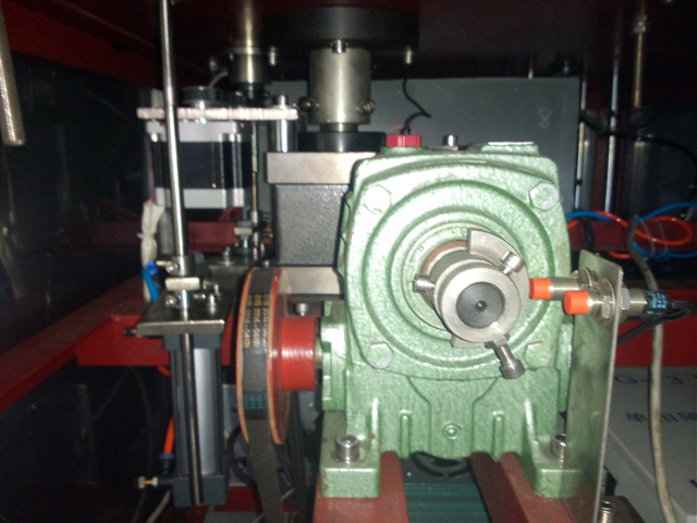 internal tubes filling sealing machine zaptivač za cevi poluautomat.jpg