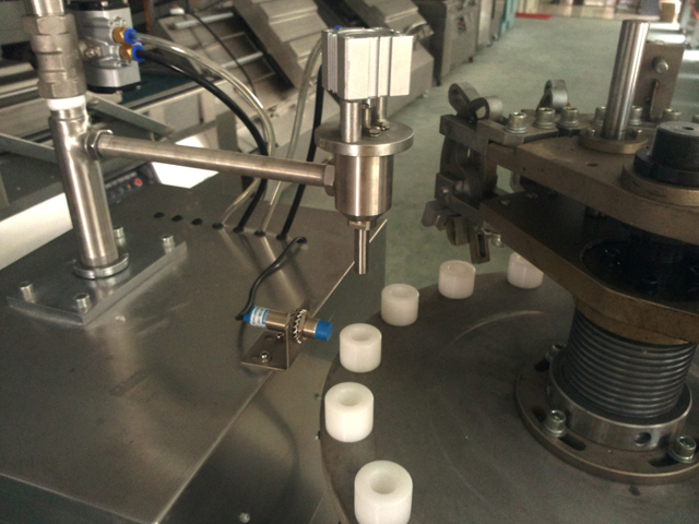 filling nozzles for aluminum tubes filling process zaptivna ispuna za metalne cevi.jpg