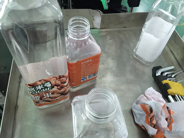 FLAT BOttles mašina za etiketiranje rolne etiketa (2).jpg