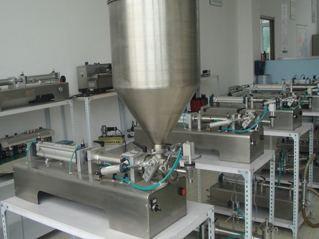 horizontal filling machine for both liquid and paste Mašina za punjenje CREAM&LIQUID.jpg