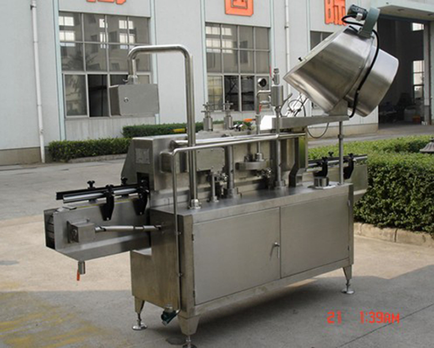 PLC-controlled system glass Jar twist off Steam Capper equipment vacuum capping machine for Glass Jars stražnji snimak twist-off vacuum cap.jpg