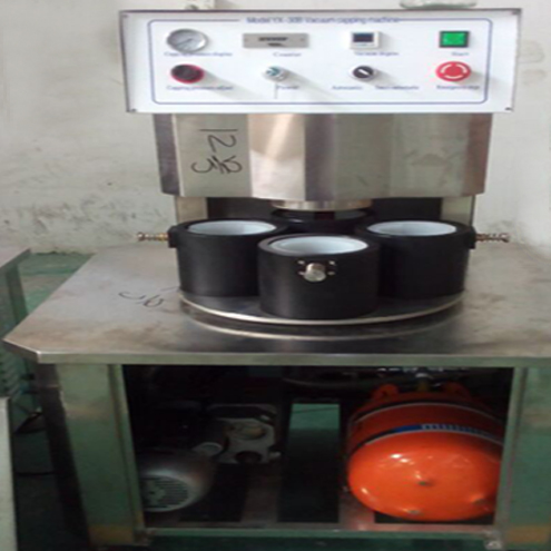 illustration of vacuum capping machine semi automatic ilustracija za vakuumsko zatvaranje.jpg