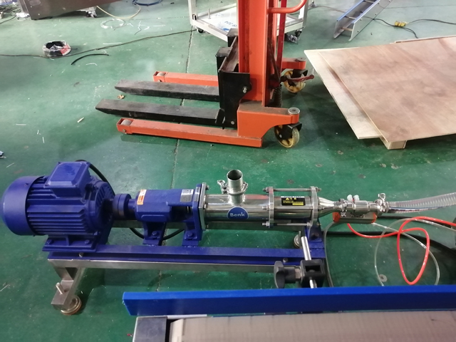 Mašina za punjenje sa 12 glava sa grejačem za mešanje (3).jpg