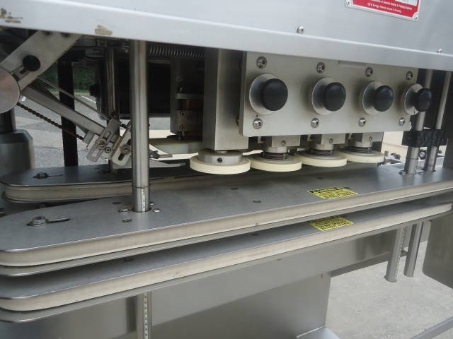 high speed linear screw capping machines brzi zatvarač zavrtnja.jpg