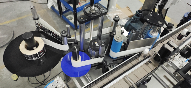 mašina za etiketiranje naljepnica.JPG