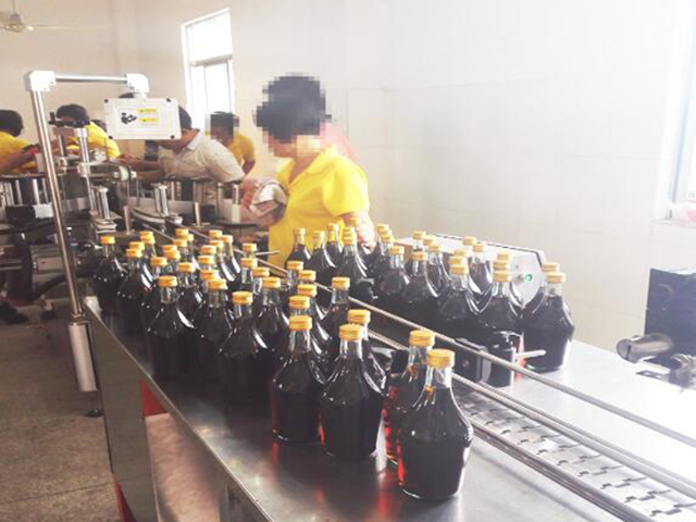 Mašine rade u fabrici.jpg