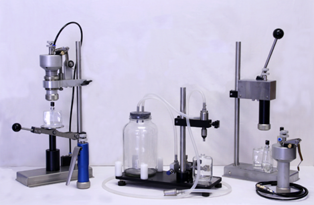 mašine za presovanje staklenih boca.jpg