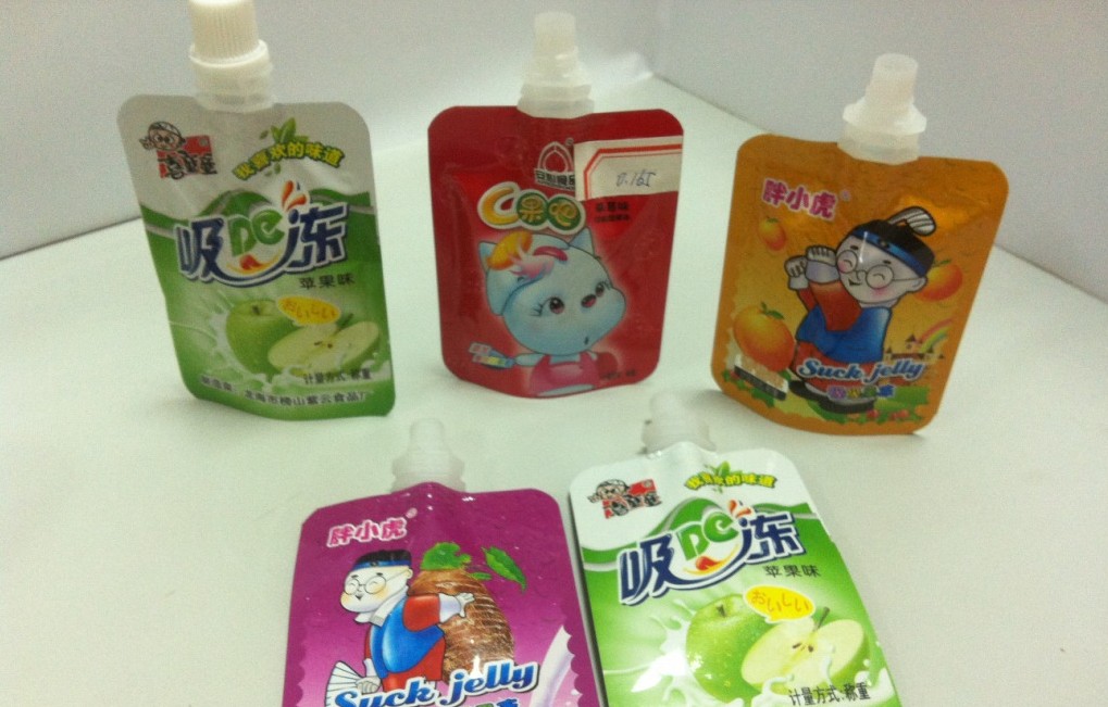 stand up bags for filling Punjenje vreća sa jednom glavom sa rezervoarom .jpg