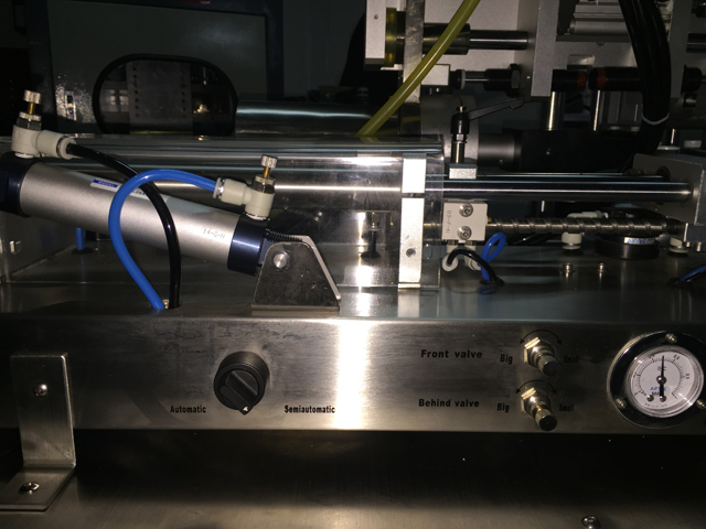 horizontal filling machine for filling process Mašina za horizontalno punjenje za tube filler sealer.jpg