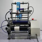 Poluautomatska mašina za etiketiranje štrcaljki za okrugle boce