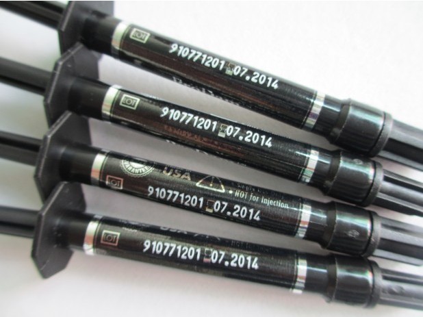 labeling printer machine for syringes štampanje etiketa šprica.jpg