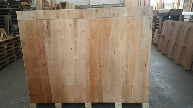 zaptivač kartona u drvenoj kutiji.jpg