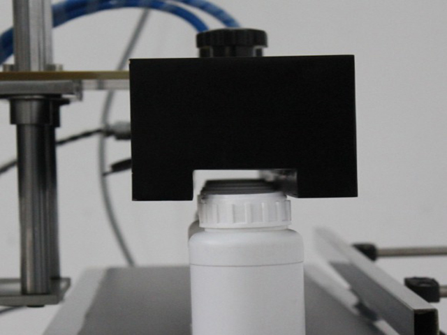 mašina za indukciono zaptivanje tunelskog tipa.jpg