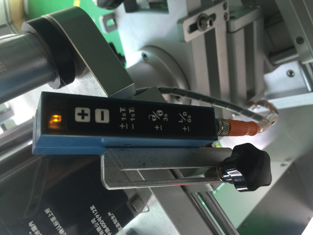 senzor za detekciju etiketa transparent.jpg